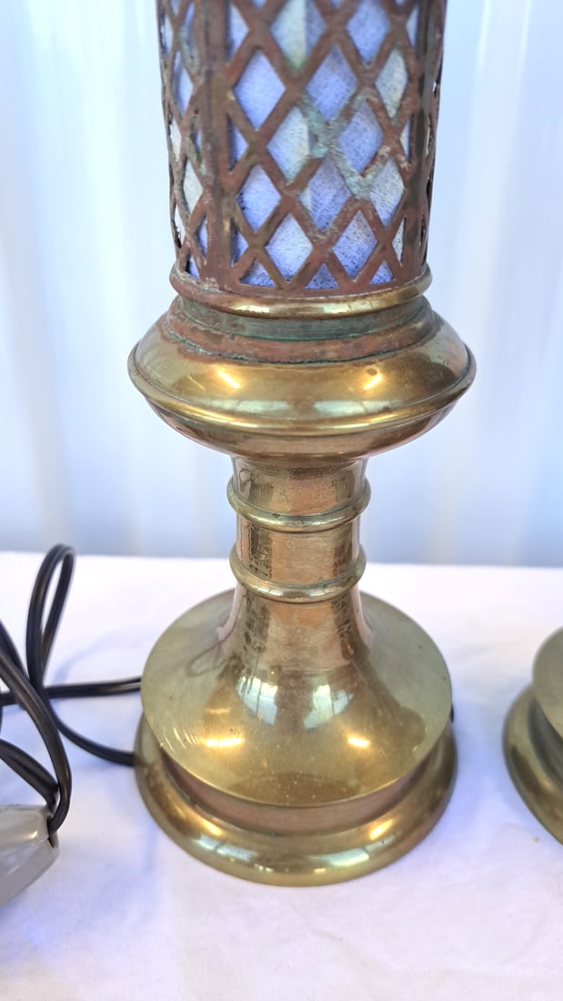 Pair Of Brass Lantern-style Electric Table Lamps With Lattice Glass Shades - 8