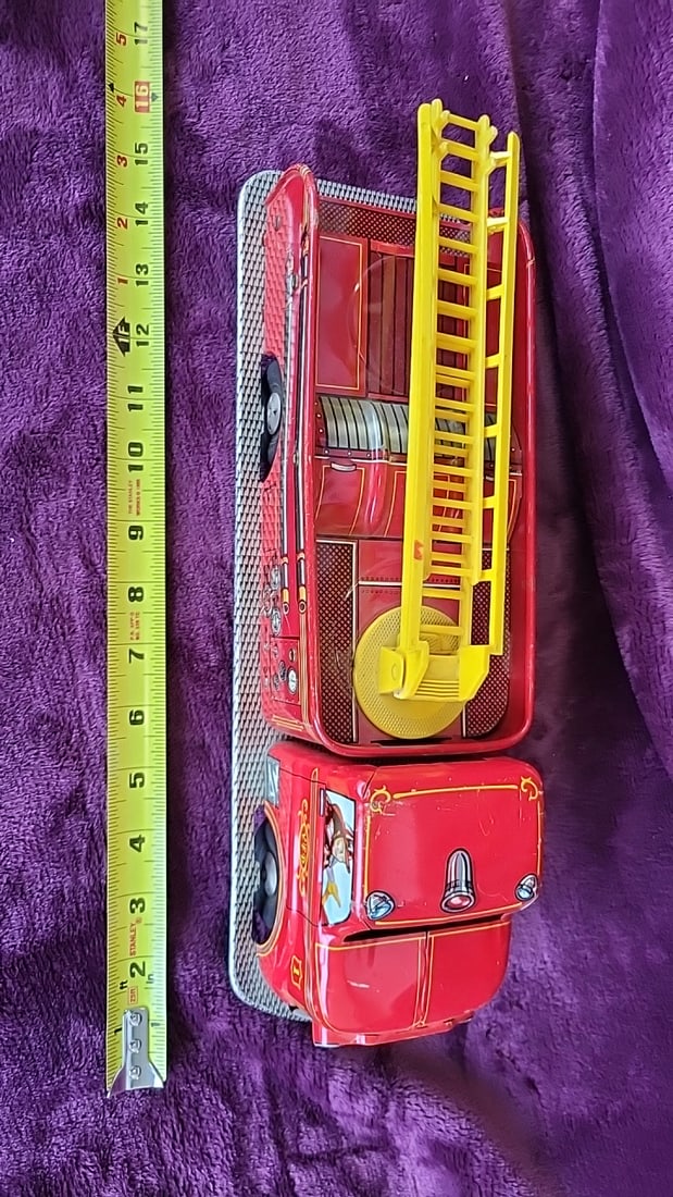 Marx Tin Litho N.Y.F.D. Red Fire Truck With Yellow Ladder, Approx. 16 In - 3