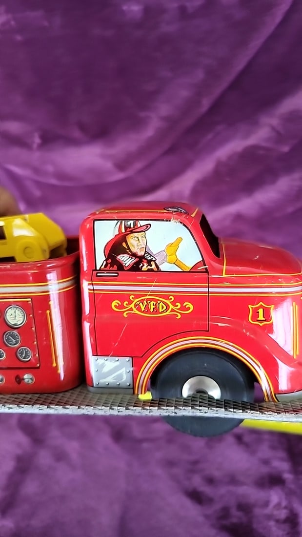 Marx Tin Litho N.Y.F.D. Red Fire Truck With Yellow Ladder, Approx. 16 In - 5