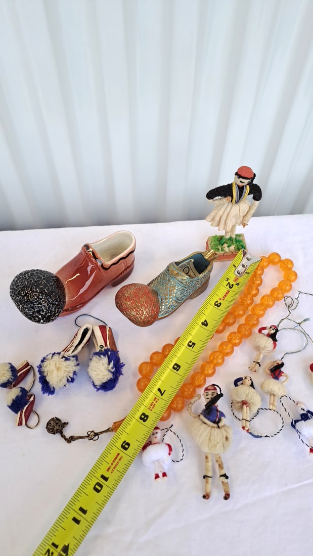 Vintage Greek Souvenir Lot Ceramic Tsarouchi Brass Shoe Ashtray Beads Evzone Dolls - 2
