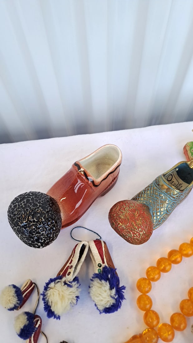 Vintage Greek Souvenir Lot Ceramic Tsarouchi Brass Shoe Ashtray Beads Evzone Dolls - 3