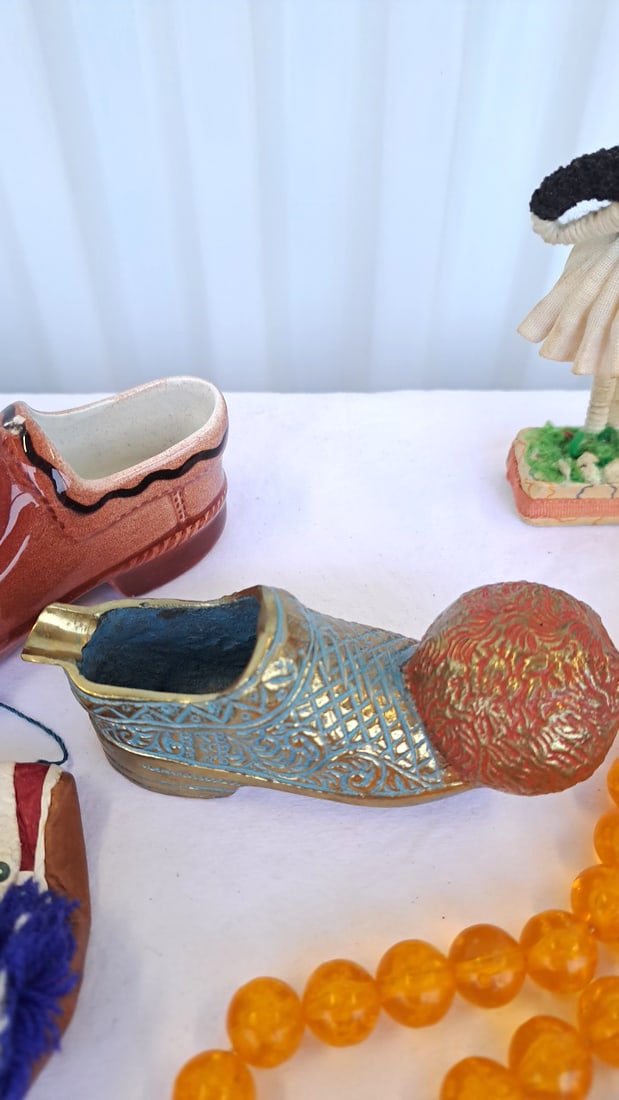 Vintage Greek Souvenir Lot Ceramic Tsarouchi Brass Shoe Ashtray Beads Evzone Dolls - 8