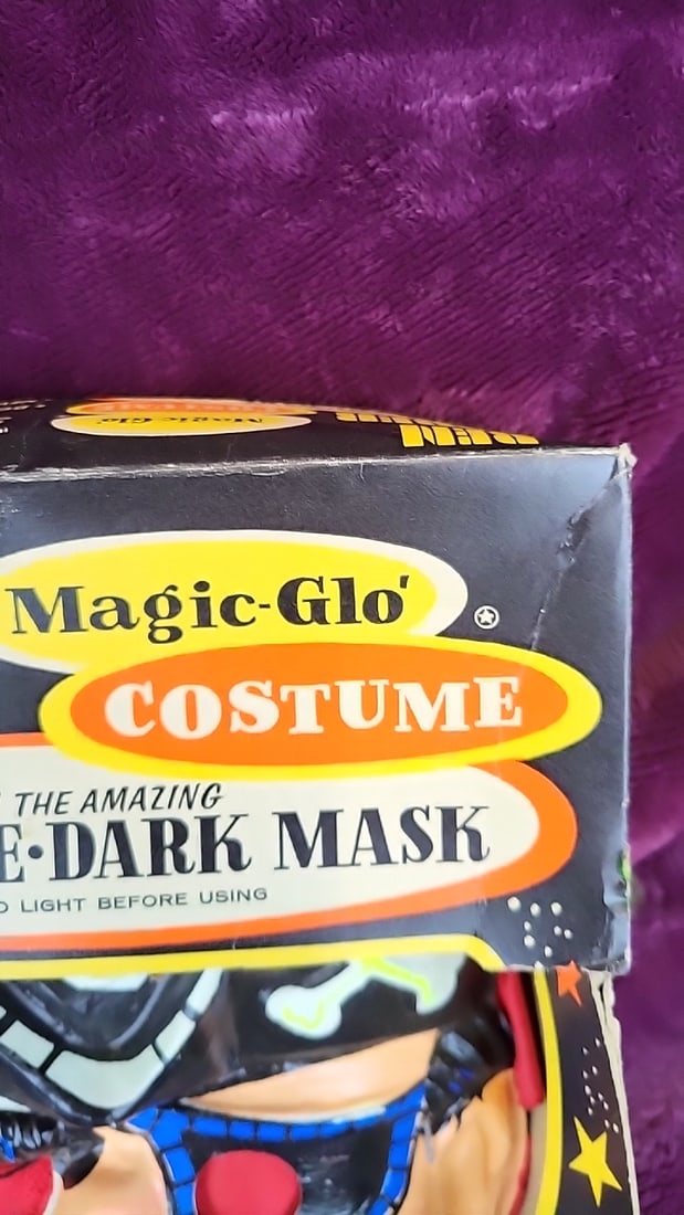 Ben Cooper Magic-glo Pirate Captain Glo-in-the-dark Mask Costume Medium - 3