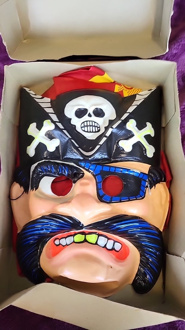 Ben Cooper Magic-glo Pirate Captain Glo-in-the-dark Mask Costume Medium - 5