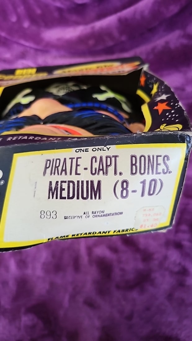 Ben Cooper Magic-glo Pirate Captain Glo-in-the-dark Mask Costume Medium - 8