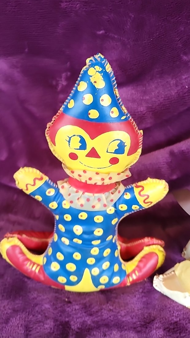 Bantam Morgan Vinyl Sewn Dog And Clown Toys - 3