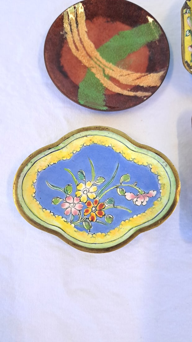 4 Decorative Enamel Metal Trinket Dishes, Floral And Abstract Designs - 3