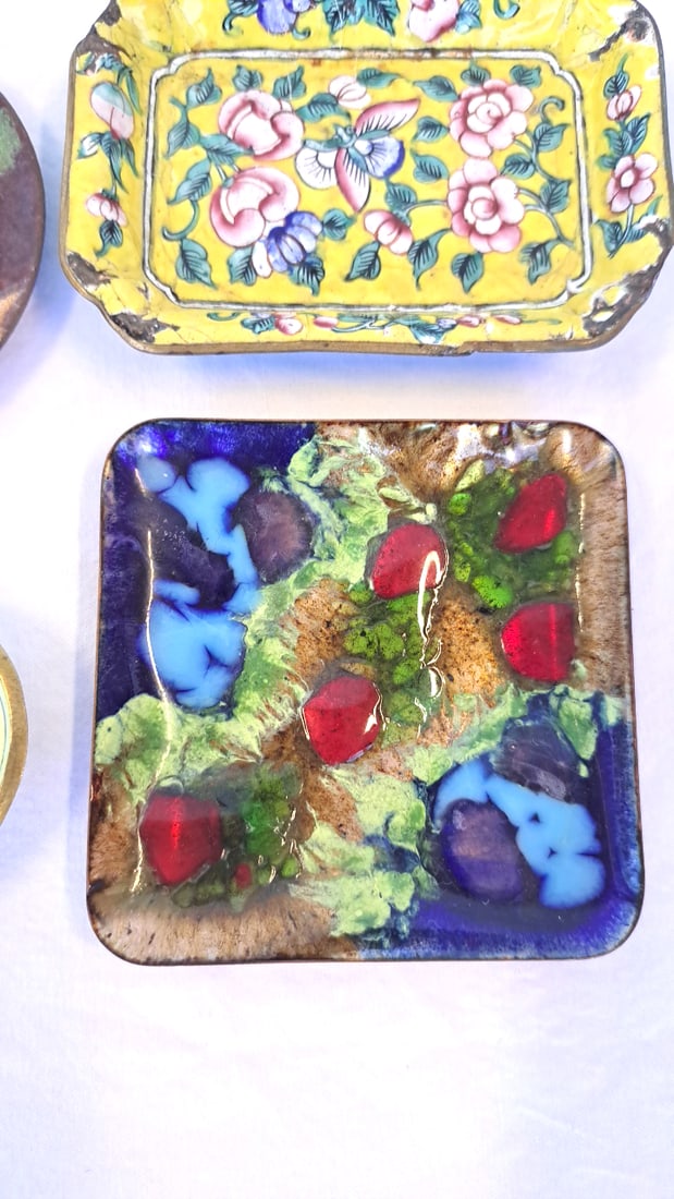 4 Decorative Enamel Metal Trinket Dishes, Floral And Abstract Designs - 6