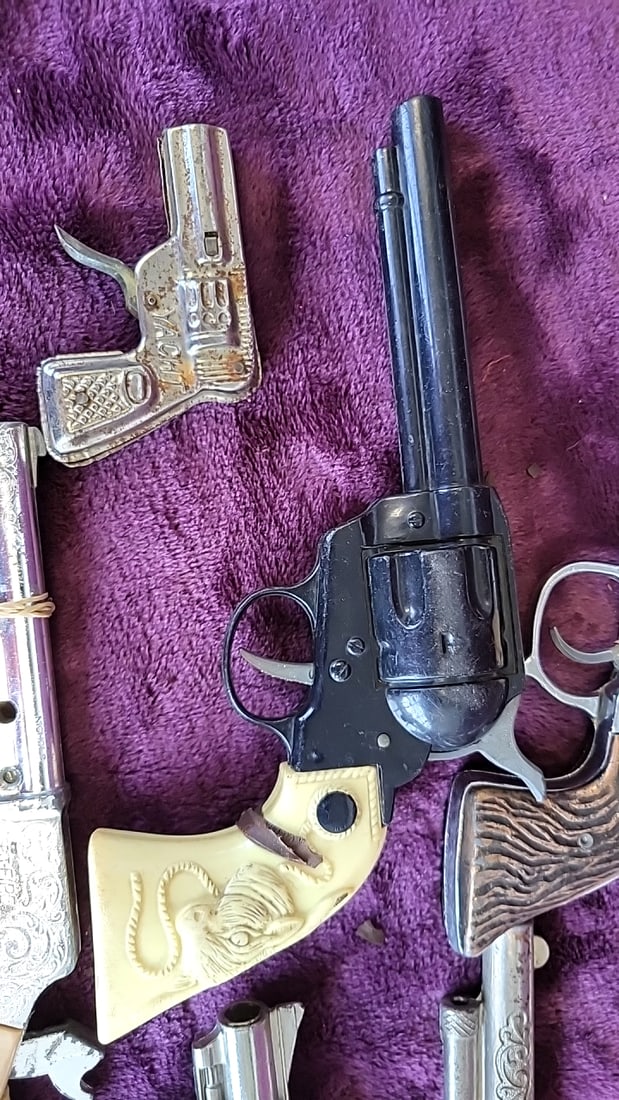 11 Western Toy Cap Gun Revolver Lot, Metalplastic Cowboy Style Grips Hubley - 4