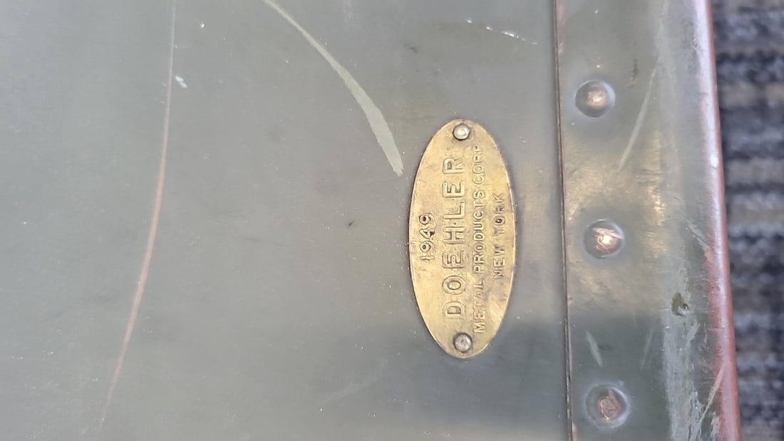 1949 Doehler Metal Products Olive Drab Riveted Metal Storage Trunk - 2