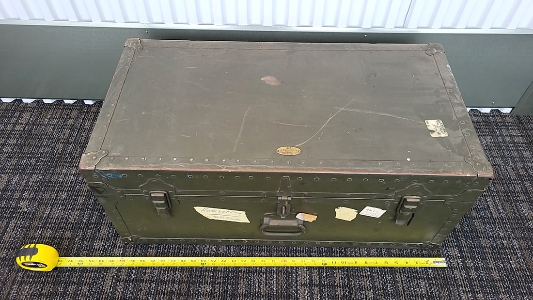 1949 Doehler Metal Products Olive Drab Riveted Metal Storage Trunk - 3