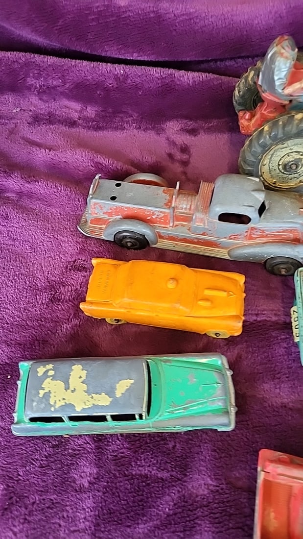 Tootsietoy Hubley Diecast Vehicle Lot With Sinclair Tanker, Tractor Fire Truck - 4