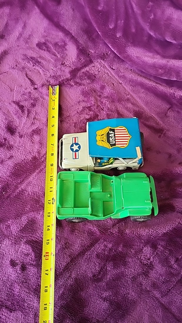 Usaf Tin Toy Jeep Japan And Green Plastic Jeep Toy Vehicle Lot - 5