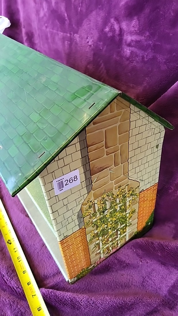 Tin Lithograph Two-story Dollhouse With Green Roof And Printed Interiors - 3