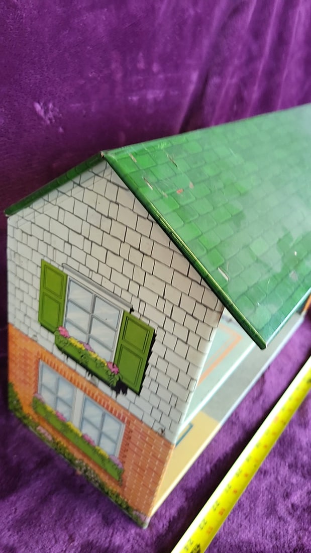 Tin Lithograph Two-story Dollhouse With Green Roof And Printed Interiors - 4