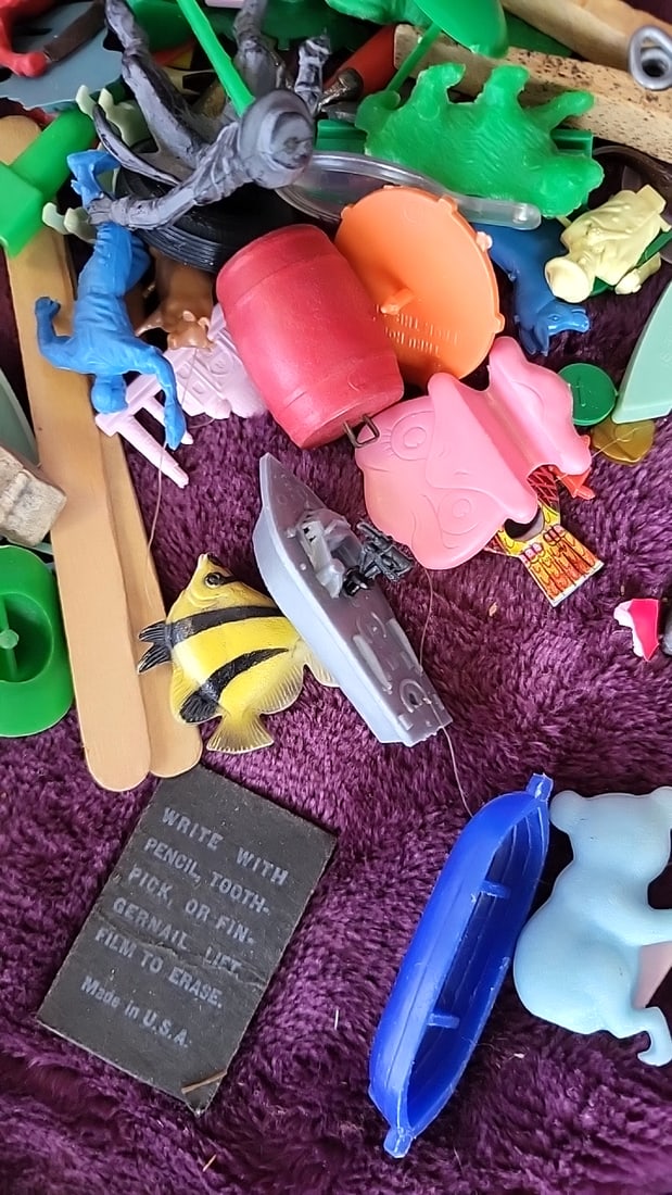 Mixed Lot Of Mini Plastic Toys, Vehicles, Boats And Animals Gumball - 10
