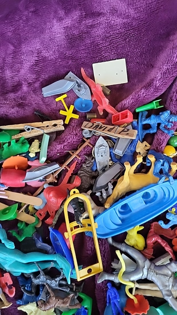 Mixed Lot Of Mini Plastic Toys, Vehicles, Boats And Animals Gumball - 3