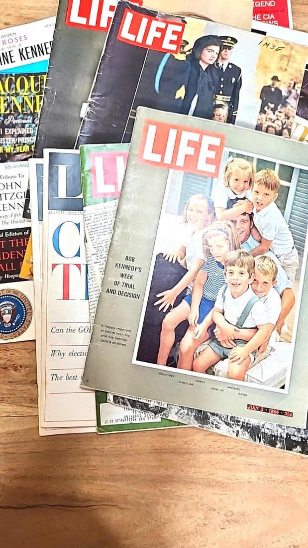 John F. Kennedy Assassination Memorabilia Lot: Washington Post Newspapers, Life & Look Magazines - 3
