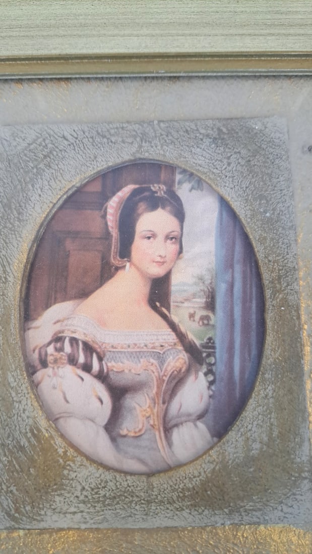 Pair Framed Oval Portrait Prints, Gold-tone Wood Frames - 8