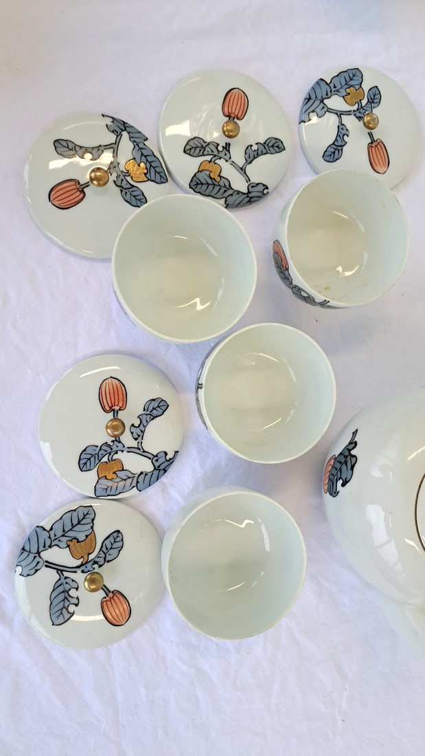 Japanese Porcelain Teapot And Lidded Cups With Floral Leaf Motif - 7