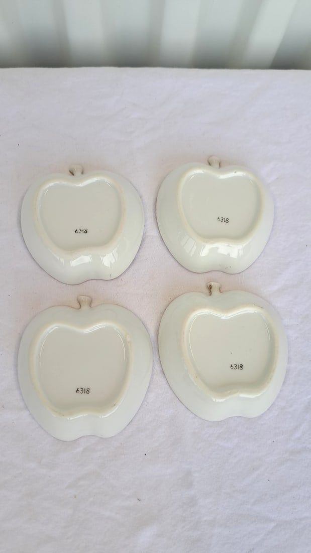 4 Apple-shaped White Porcelain Bowls With Gold Detail Butterfly - 6