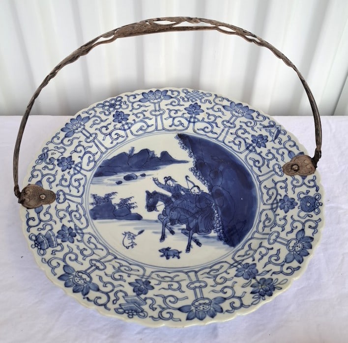 Chinese Blue White Hunters Plate With Handle: Possibly chinese kangxi blue white hunting plate 17th or 18th century. No visual cracks but very small chips around edge. Vk with symbol and what looks. Like and animal under the handle. 12 x 12 x 3in