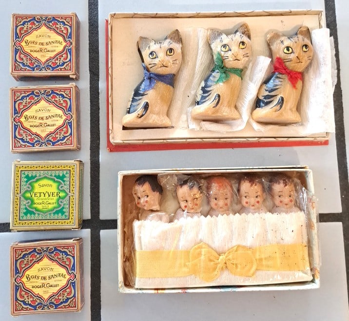 Roger Gallet Savon Hand Painted Kittens And Babies Castile Soap Lot: Soap may have e lost its fragrance. Several babies have split at the neck. 8 x 5 x 5in 2lb Low Estimate: 12.00