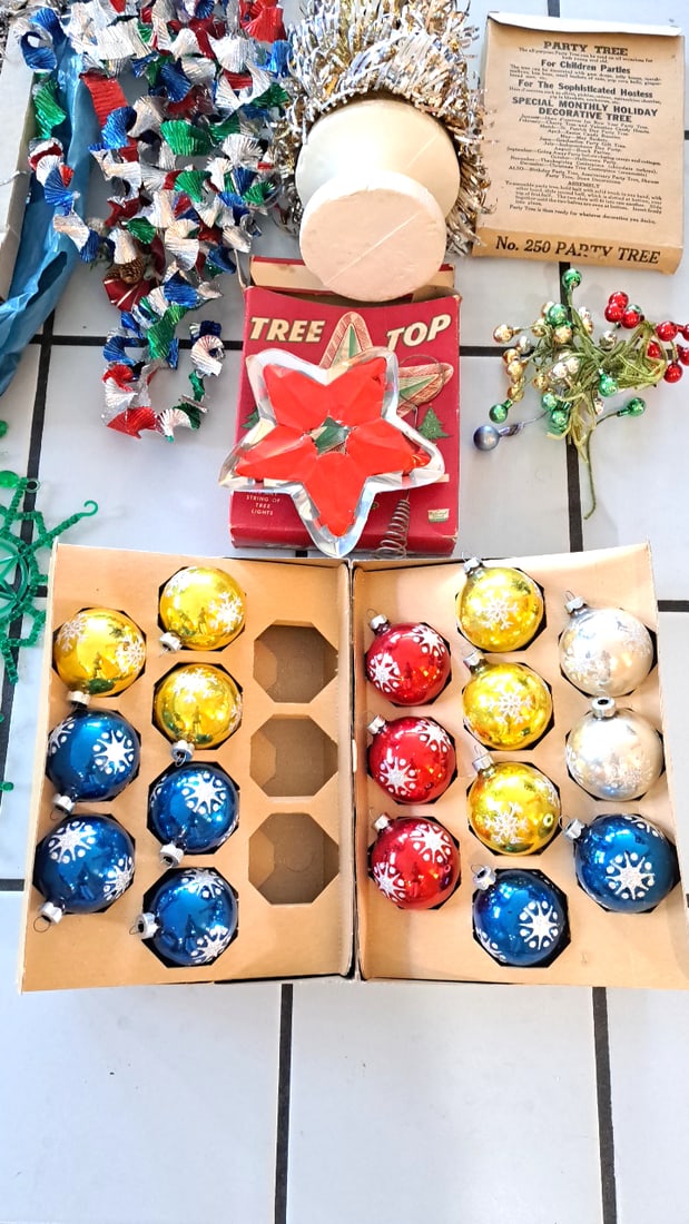 Vintage Christmas Ornament Lot, Plastic Bead Snowflakes, Balls, Tinsel, No. 250 Party Tree, Tree To - 8