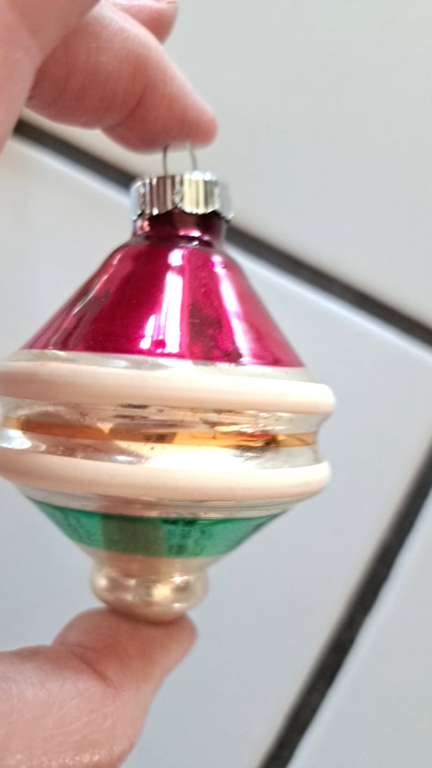 2 Shiny Brite Ufo Spinning Top Glass Christmas Ornaments Red Green Gold Silver - 10