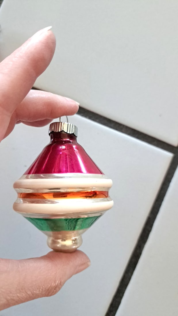 2 Shiny Brite Ufo Spinning Top Glass Christmas Ornaments Red Green Gold Silver - 8