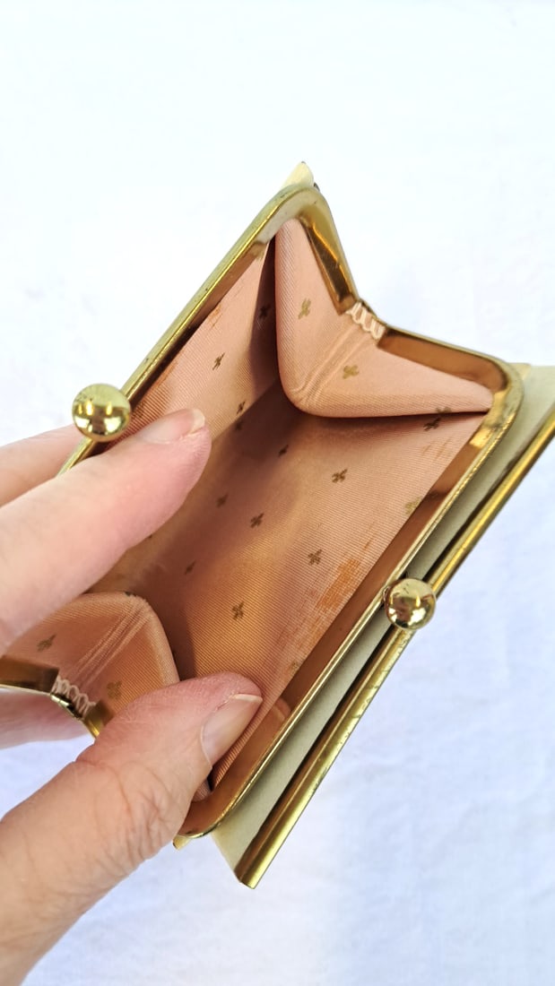 4 Vintage Womens Wallets Clutches, Red Cream Beaded Kiss-lock Designs - 11