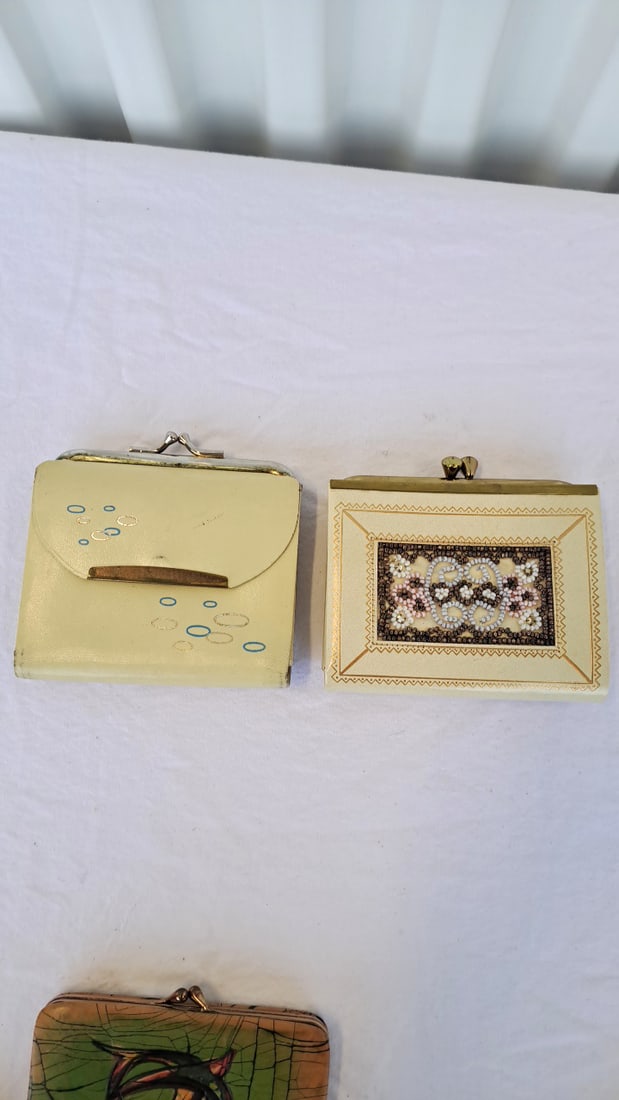 4 Vintage Womens Wallets Clutches, Red Cream Beaded Kiss-lock Designs - 7
