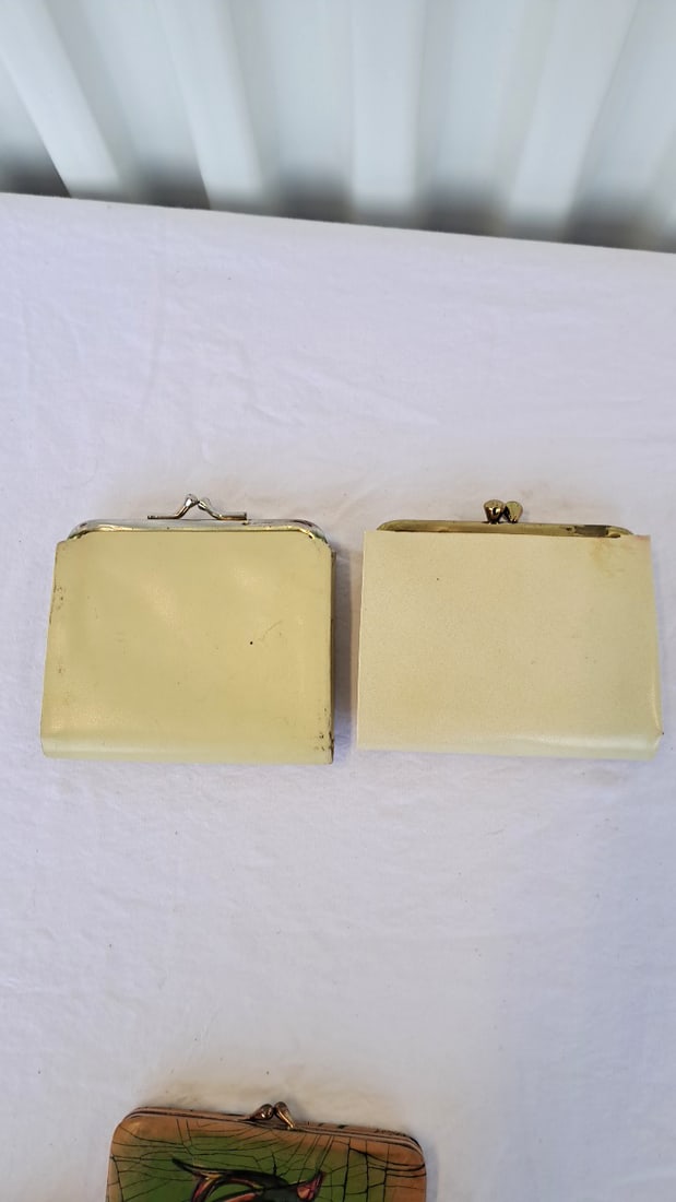 4 Vintage Womens Wallets Clutches, Red Cream Beaded Kiss-lock Designs - 8