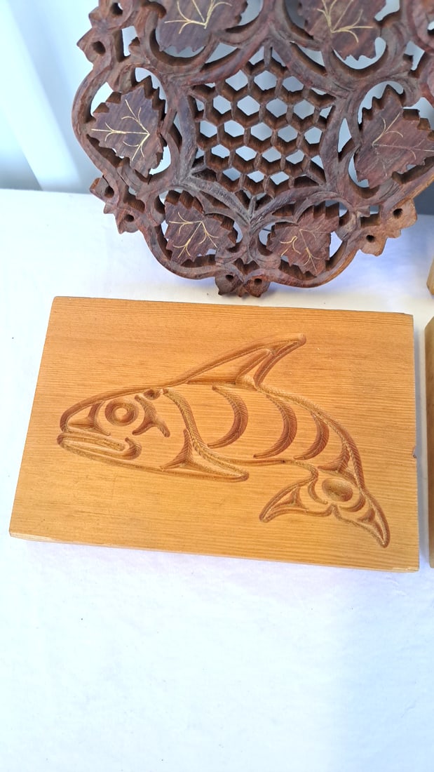 Carved Wood Art Lot With Fish Plaques, Leaf Panel & Framed Bird Artwork - 3