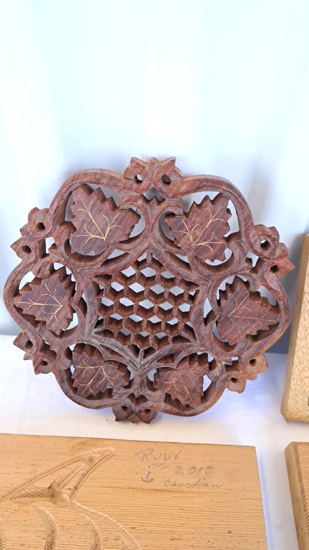 Carved Wood Art Lot With Fish Plaques, Leaf Panel & Framed Bird Artwork - 5