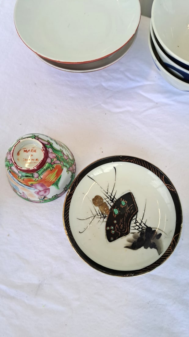 Asian Porcelain Bowls, Cups Saucers With Hand-painted Figural And Red Gold Leaf Designs - 7