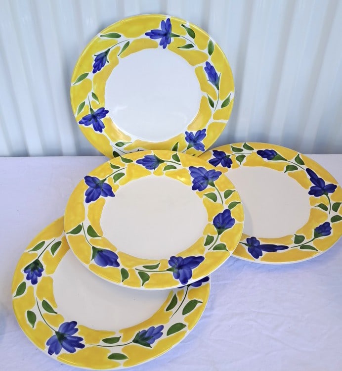 Dansk St Tropez Hand Painted Dinner Plates, 11 In: Good condition. 12 x 12 x 4in. 5lb Low Estimate: 10.00 High Estimate: 50.00