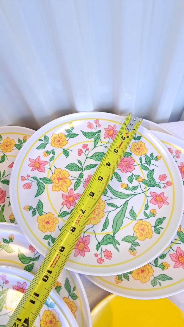 Wicker Picnic Basket Hamper With 6 Floral Melamine Plates And Some Utensils - 11