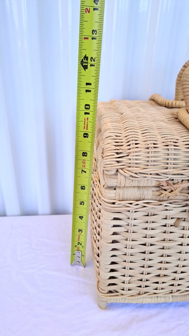 Wicker Picnic Basket Hamper With 6 Floral Melamine Plates And Some Utensils - 2