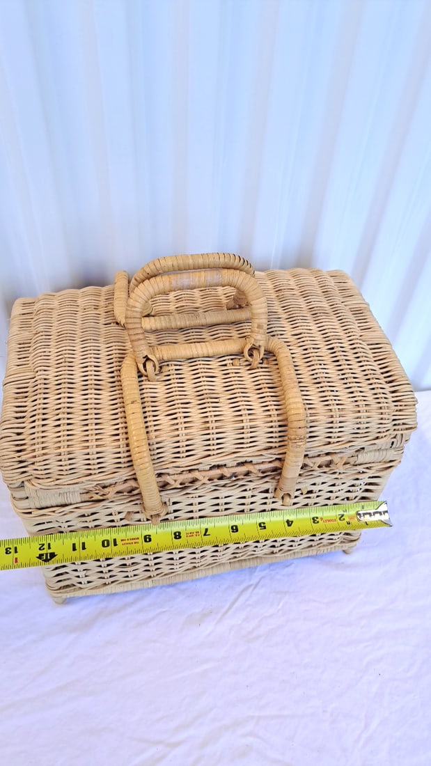 Wicker Picnic Basket Hamper With 6 Floral Melamine Plates And Some Utensils - 3