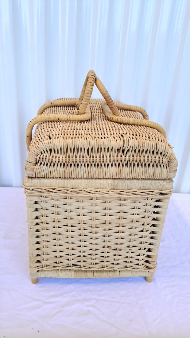 Wicker Picnic Basket Hamper With 6 Floral Melamine Plates And Some Utensils - 4