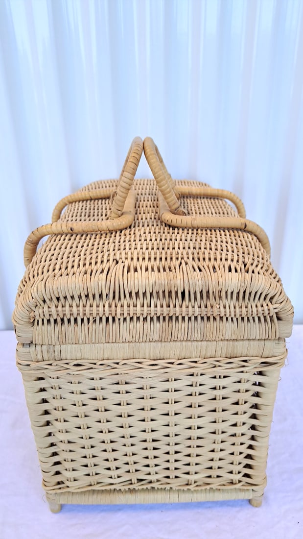 Wicker Picnic Basket Hamper With 6 Floral Melamine Plates And Some Utensils - 7
