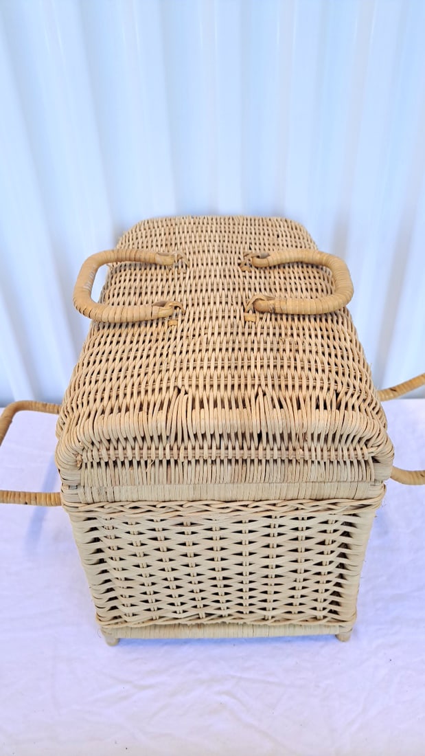 Wicker Picnic Basket Hamper With 6 Floral Melamine Plates And Some Utensils - 8