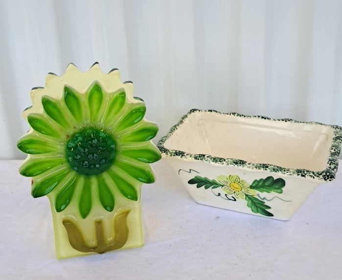 Ceramic Green Flower Napkin Holder And Cream Rectangular Floral Planter: 8 x 8 x 5in. 2lb Low Estimate: 8.00 High Estimate: 25.00