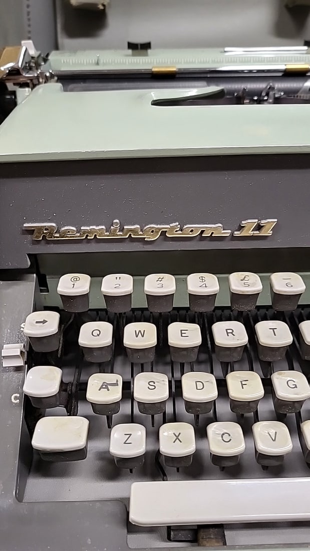 Vintage Remington 11 Portable Manual Typewriter With Original Carrying Case - 2