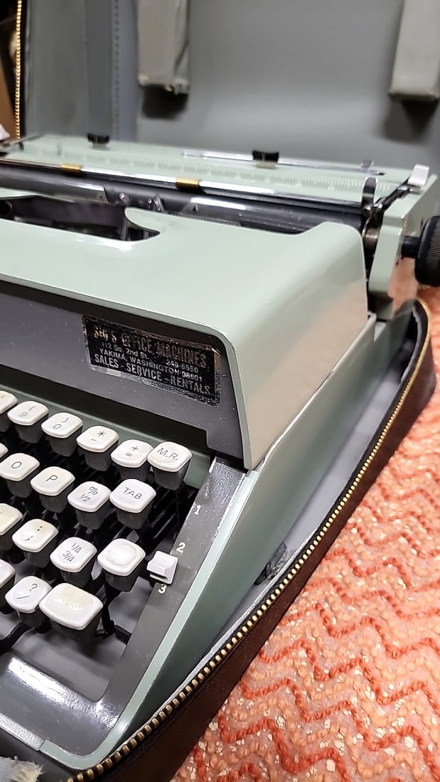 Vintage Remington 11 Portable Manual Typewriter With Original Carrying Case - 4