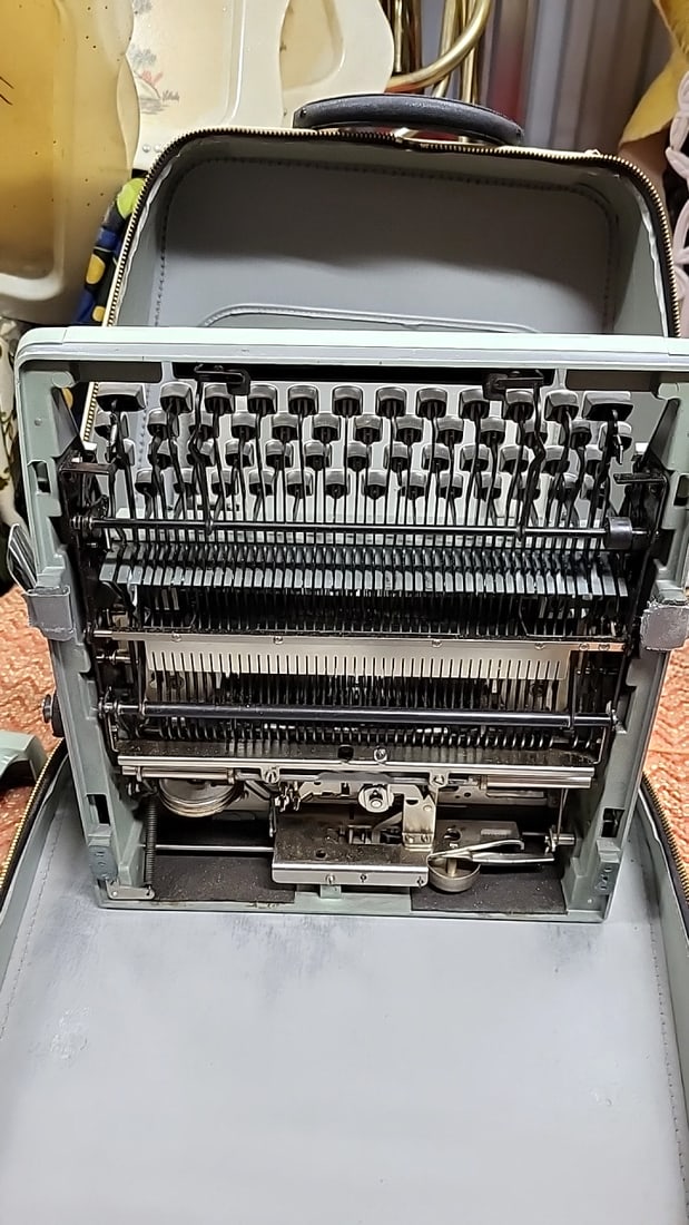Vintage Remington 11 Portable Manual Typewriter With Original Carrying Case - 8