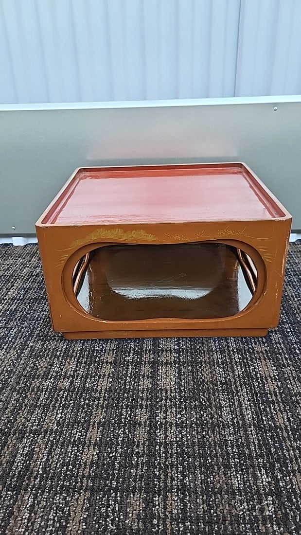 Pair Of Japanese Lacquered Nesting Tables With Red Tray Tops And Gold Fan Motif - 8