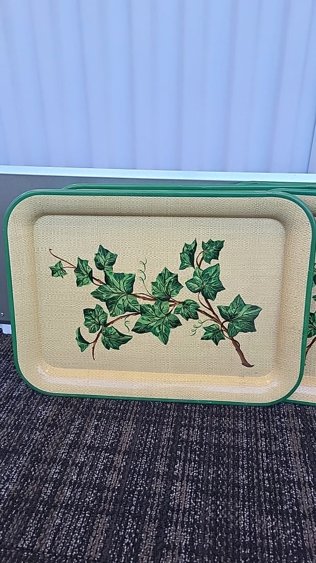 4 Vintage Rectangular Metal Serving Tray Green Rim Ivy Leaf Pattern Beige Background - 2