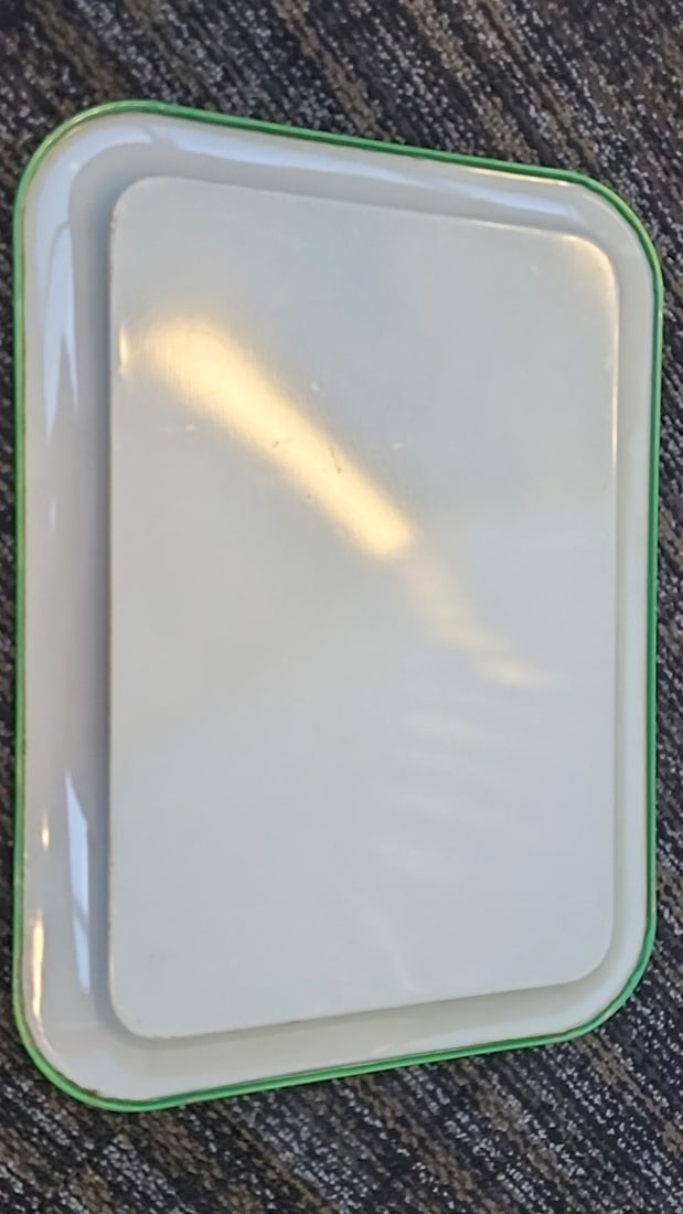 4 Vintage Rectangular Metal Serving Tray Green Rim Ivy Leaf Pattern Beige Background - 3